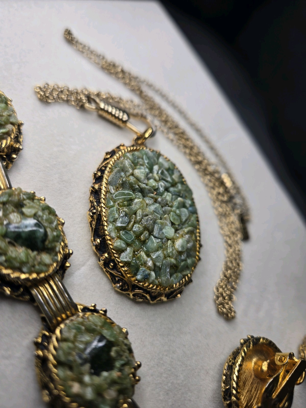 Antique Circa 1920s Jewelry Set Bracelet Earrings Necklace Ring Jade Chips