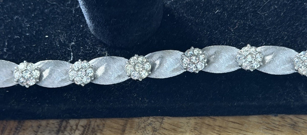 Elegant Vintage Trifari Silver Tone Bracelet with White Rhinestones 7” 1960’s