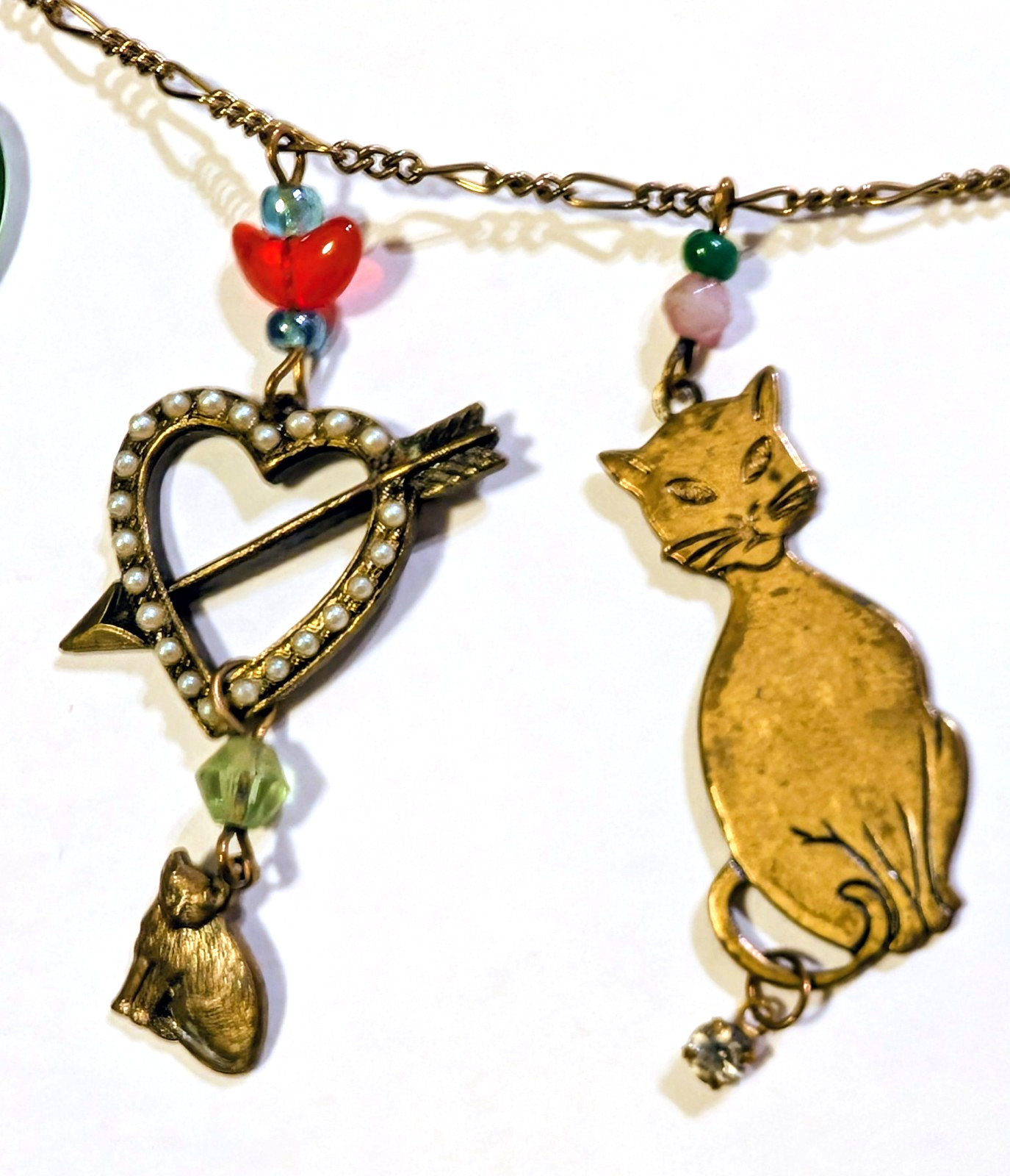 VTG GLASS WORKS STUDIO 30″ Dangling Charm Necklace 20 Dangles Hearts & Cats 😽 ❤