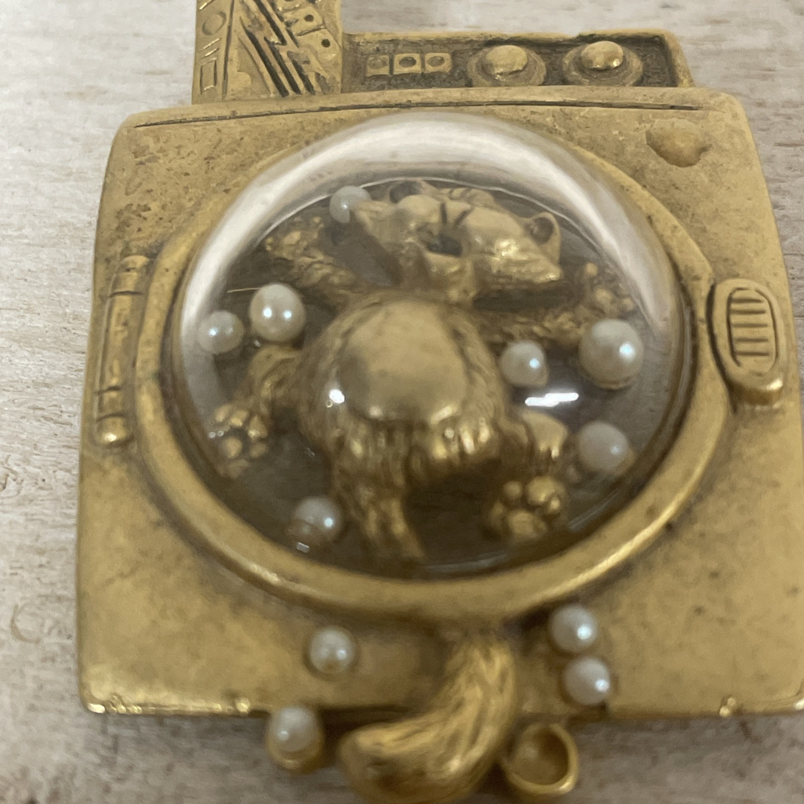 VTG AJC Gold Tone Whimsical Cat In Washing Machine Brooch W Faux Pearls