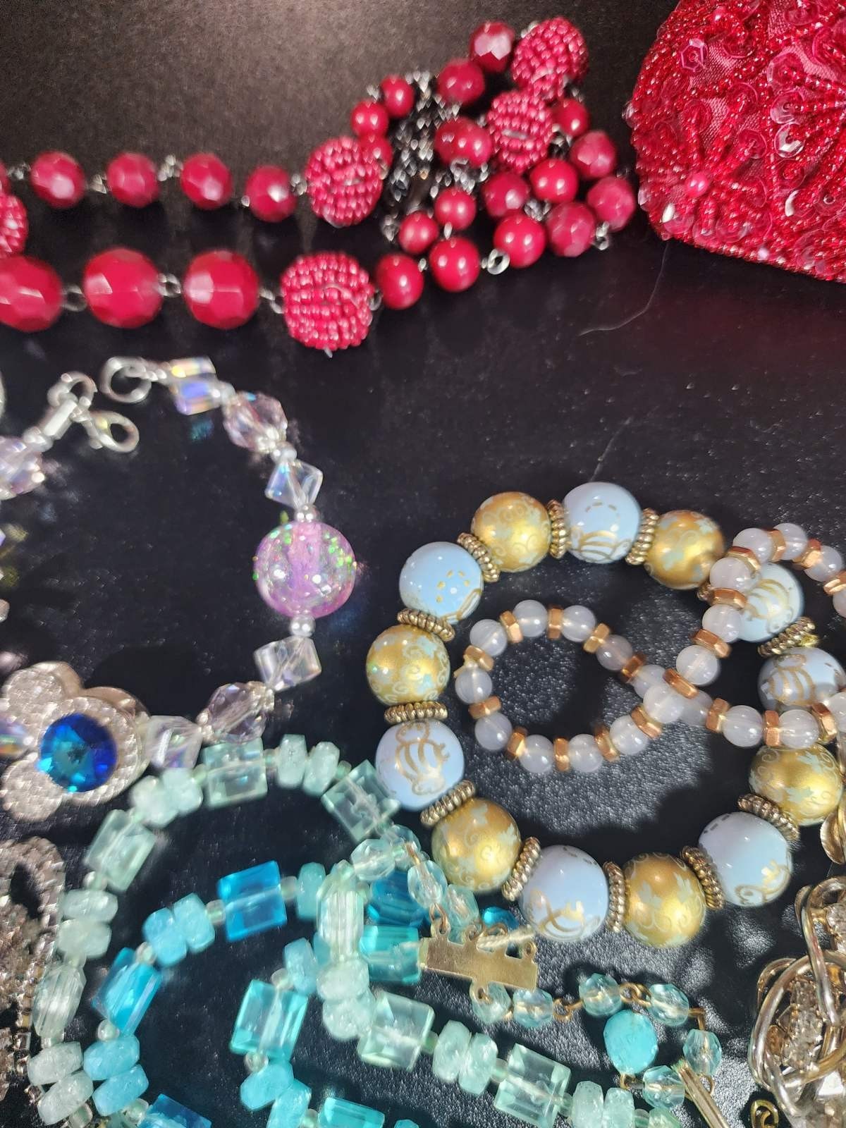 Vintage jewelry set of 26 in vintage purse