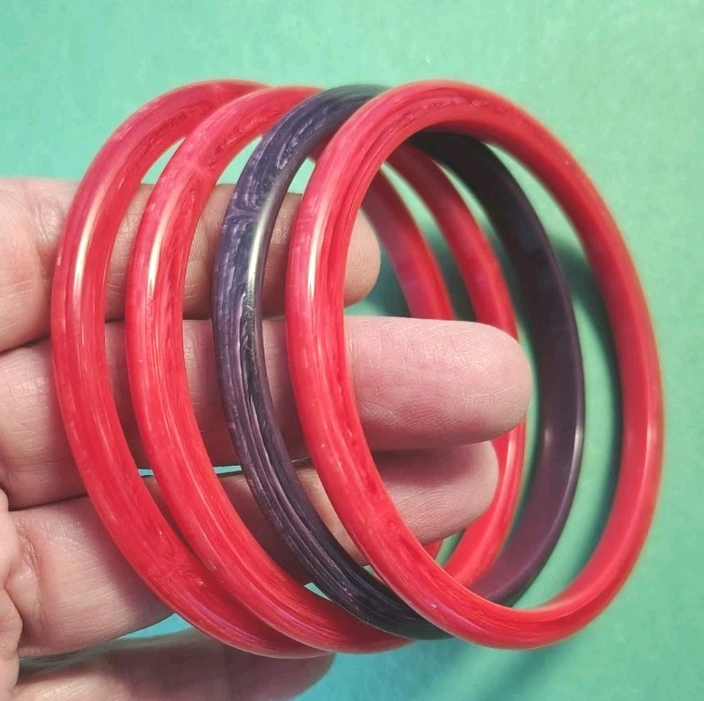 Vintage Set Of (4) REDISH & PURPLE Colored Lucite Bangle Bracelets