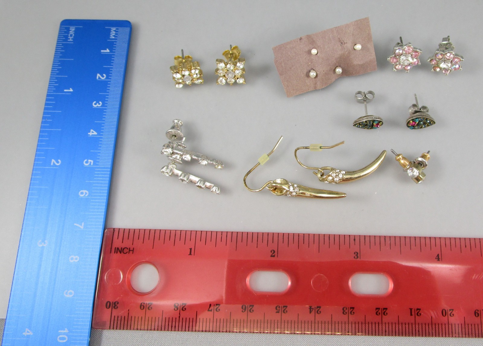 Vtg Mod Retro Varying Colors & Multi Styles LOT of 7 Post Pierced Earrings 152C