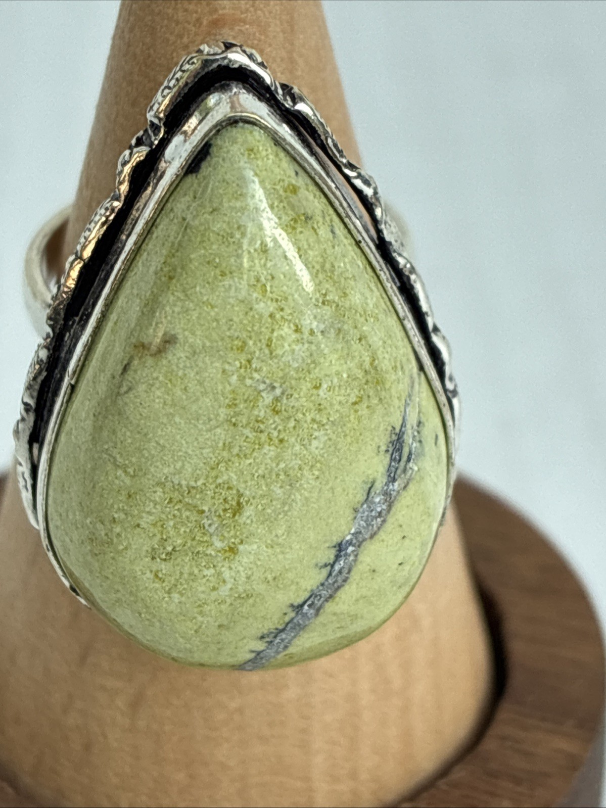 Vintage Boho Lime Green Serpentine Ring Teardrop Rope Marked 925 Size 6 READ