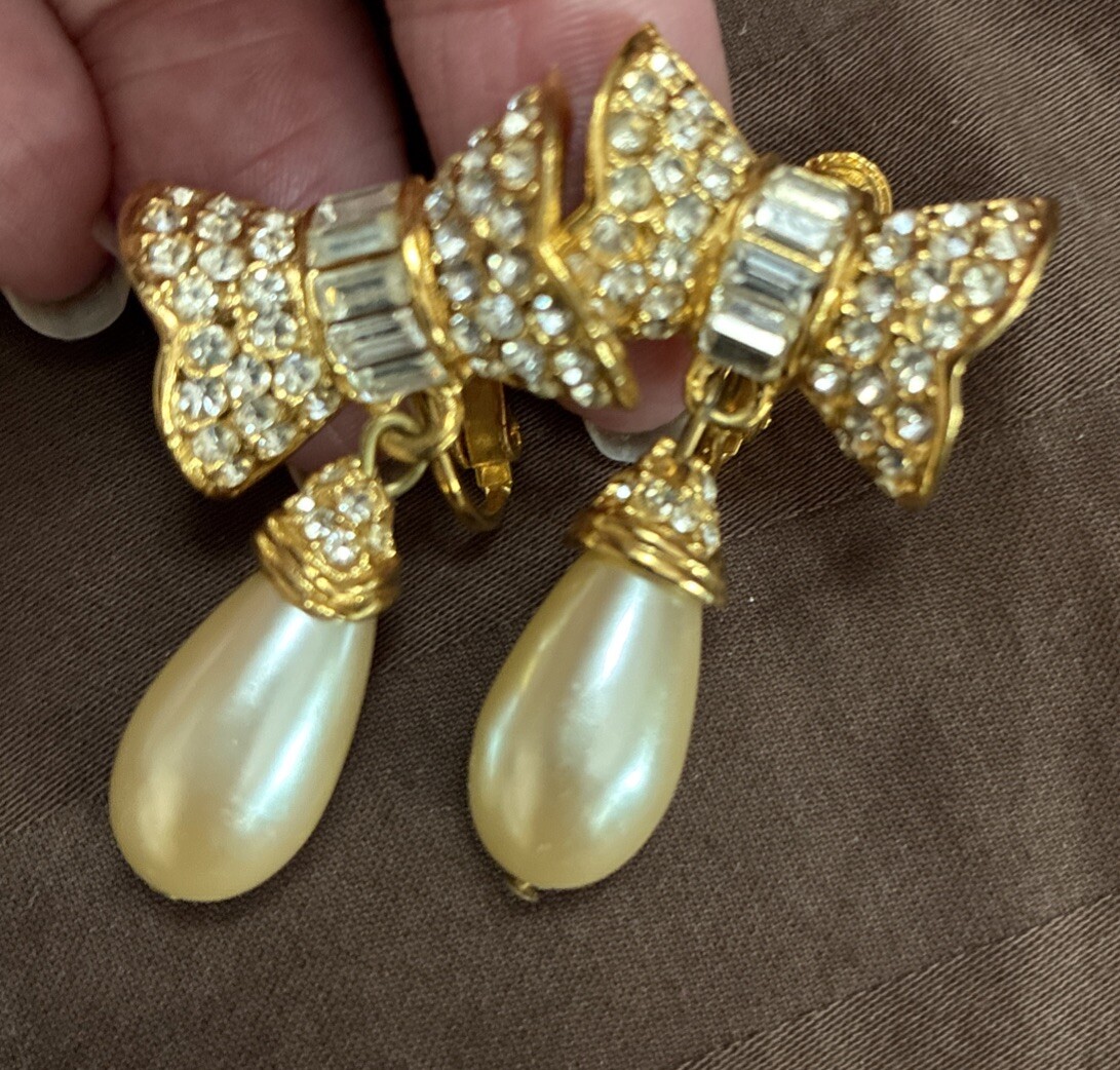 VINTAGE PATENT #3176475 FAUX-PEARL ADJUSTABLE CLIP-ON EARRINGS~Gold TONE Bow