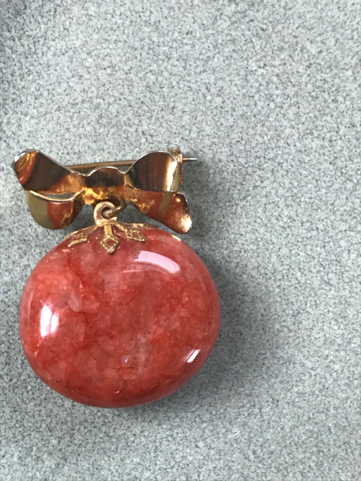 Vintage Small Goldtone Ribbon Bow w Large Polished Orange Agate Stone Dangle Cha