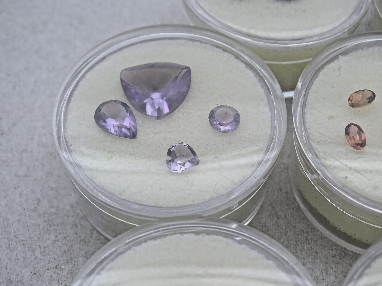 (10) ASSORTED COLORED STONES / FEDEX FREE SHIPPING