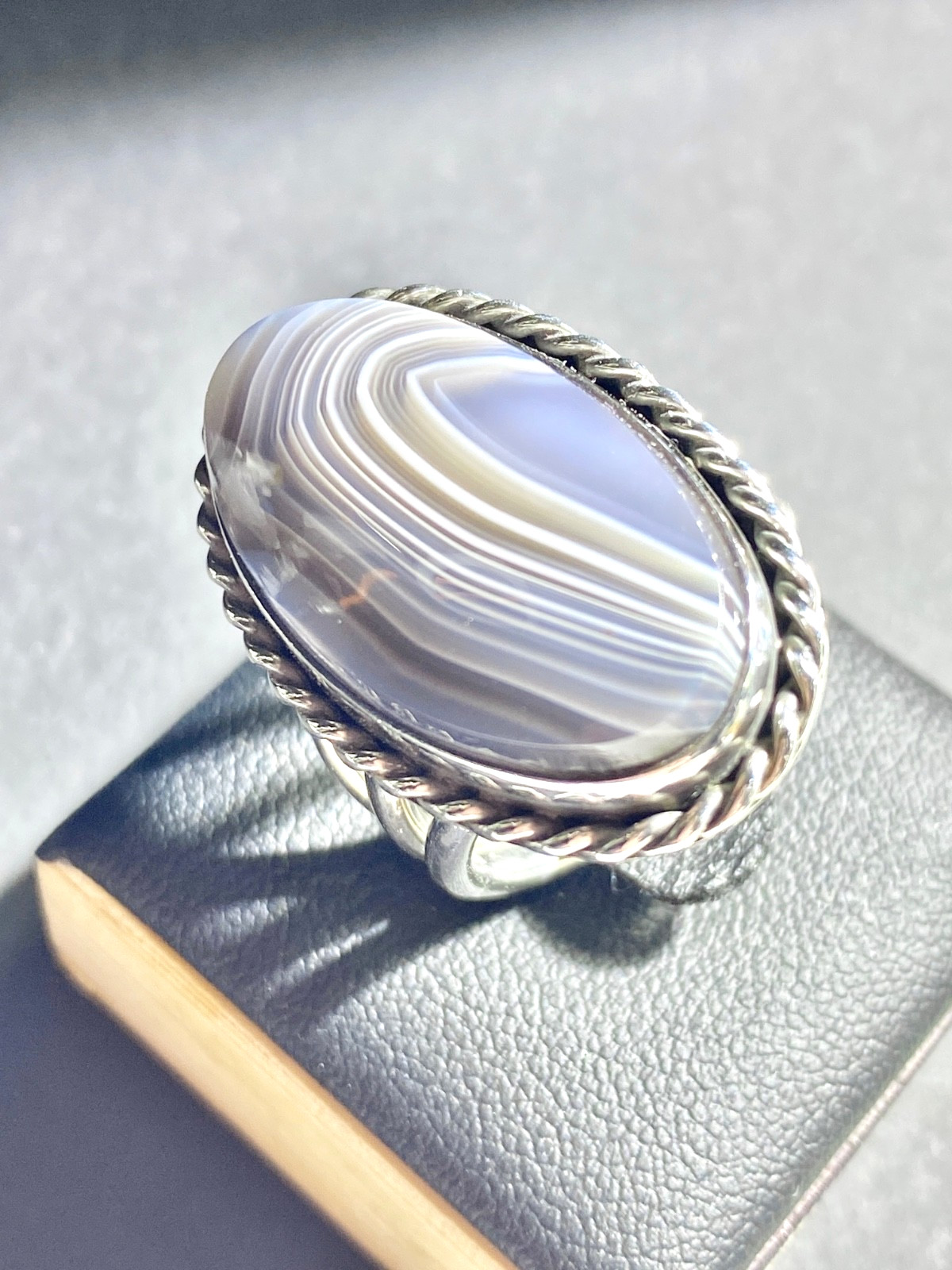 Vintage Sterling 19×27 mm Gray Blue and White Banded Agate Ring Size 7 3/4