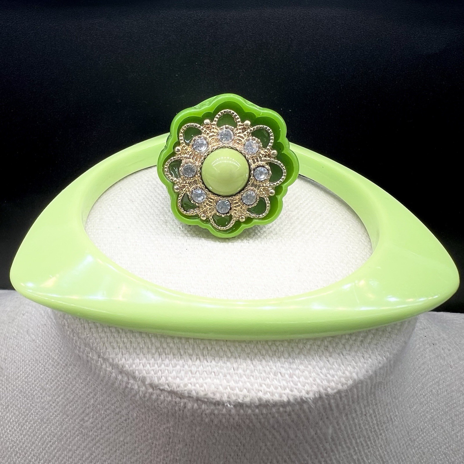 Vintage Lime Green Lucite Ring Bangle Bracelet Set Rhinestone Flower Atomic