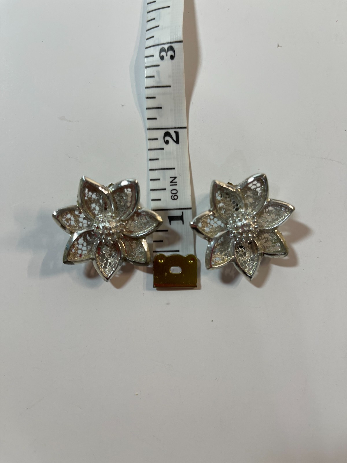 Vintage Silver Tone Filigree Flower Clip-On Earrings Floral Openwork Retro