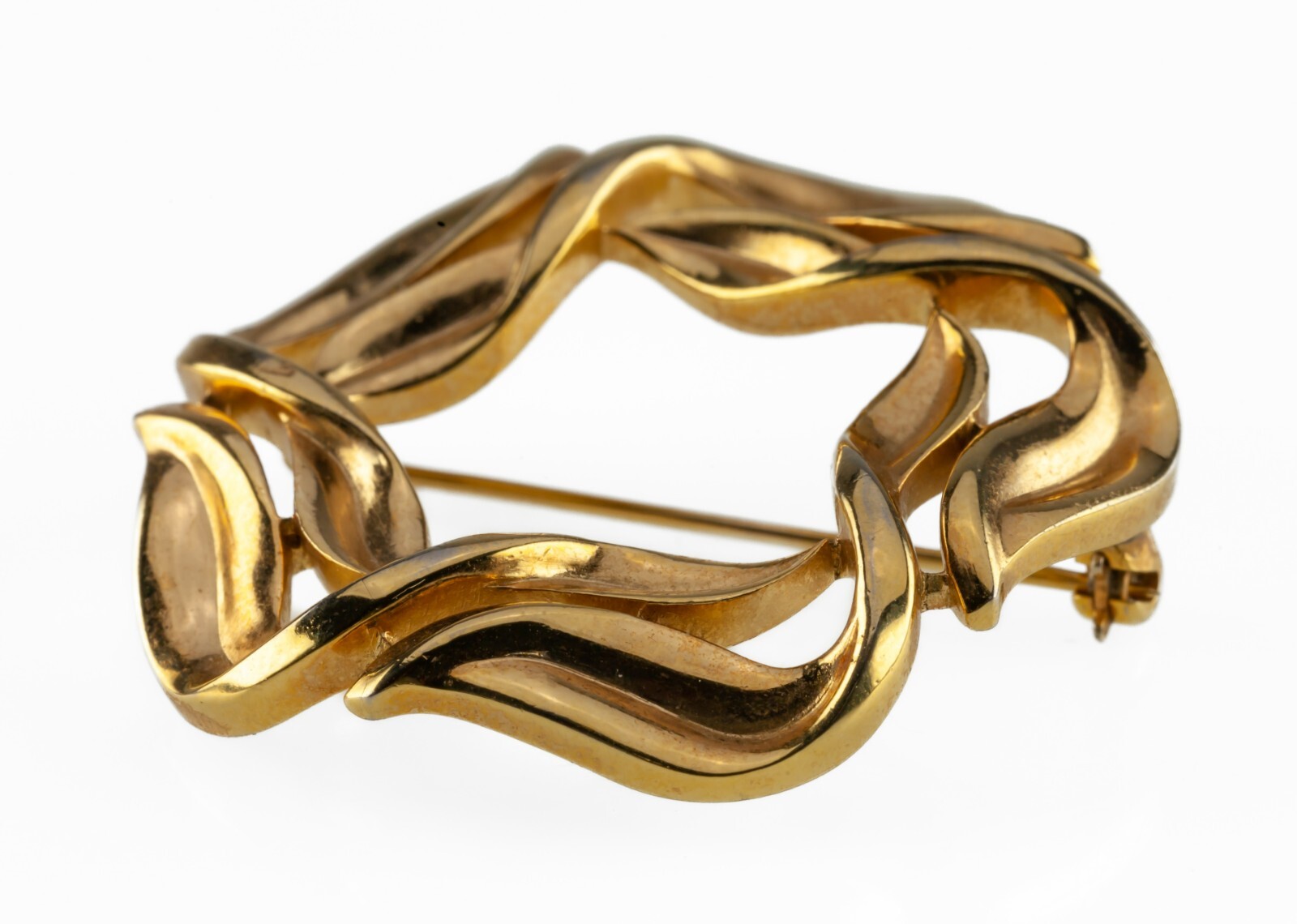 Trifari Vintage Goldtone Wreath Brooch 39 mm Diameter