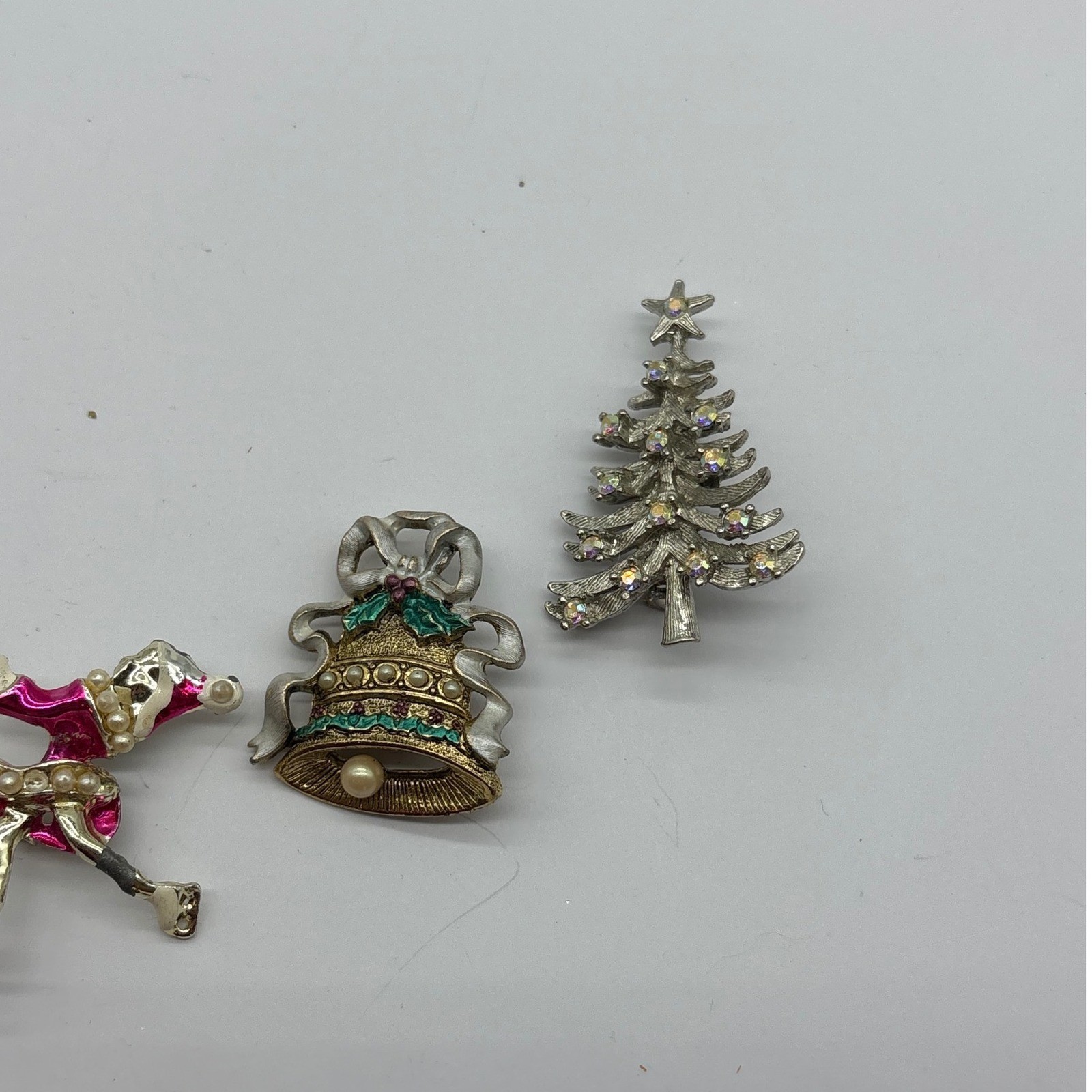 Vintage Holiday Brooch Lot 5pc Christmas Tree Pumpkin Bell Skater Gift Box J43