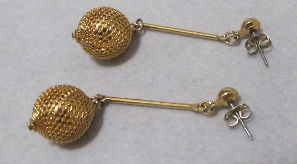 FISHNET Mesh Covered Gold Tone Bead Vertical Bar Dangle Post Earrings 2-3/8”