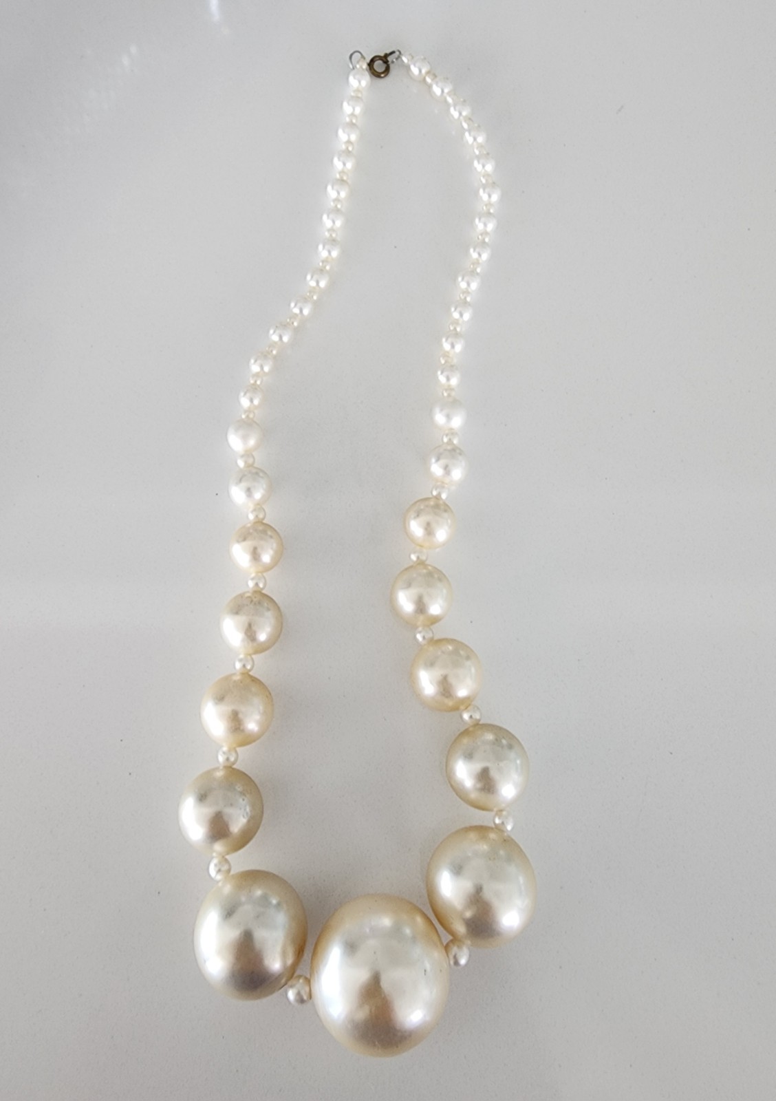 Vintage 23″ Graduated 3 1/4 cm – 3/4 cm Chunky Ivory Faux Pearl Choker Necklace