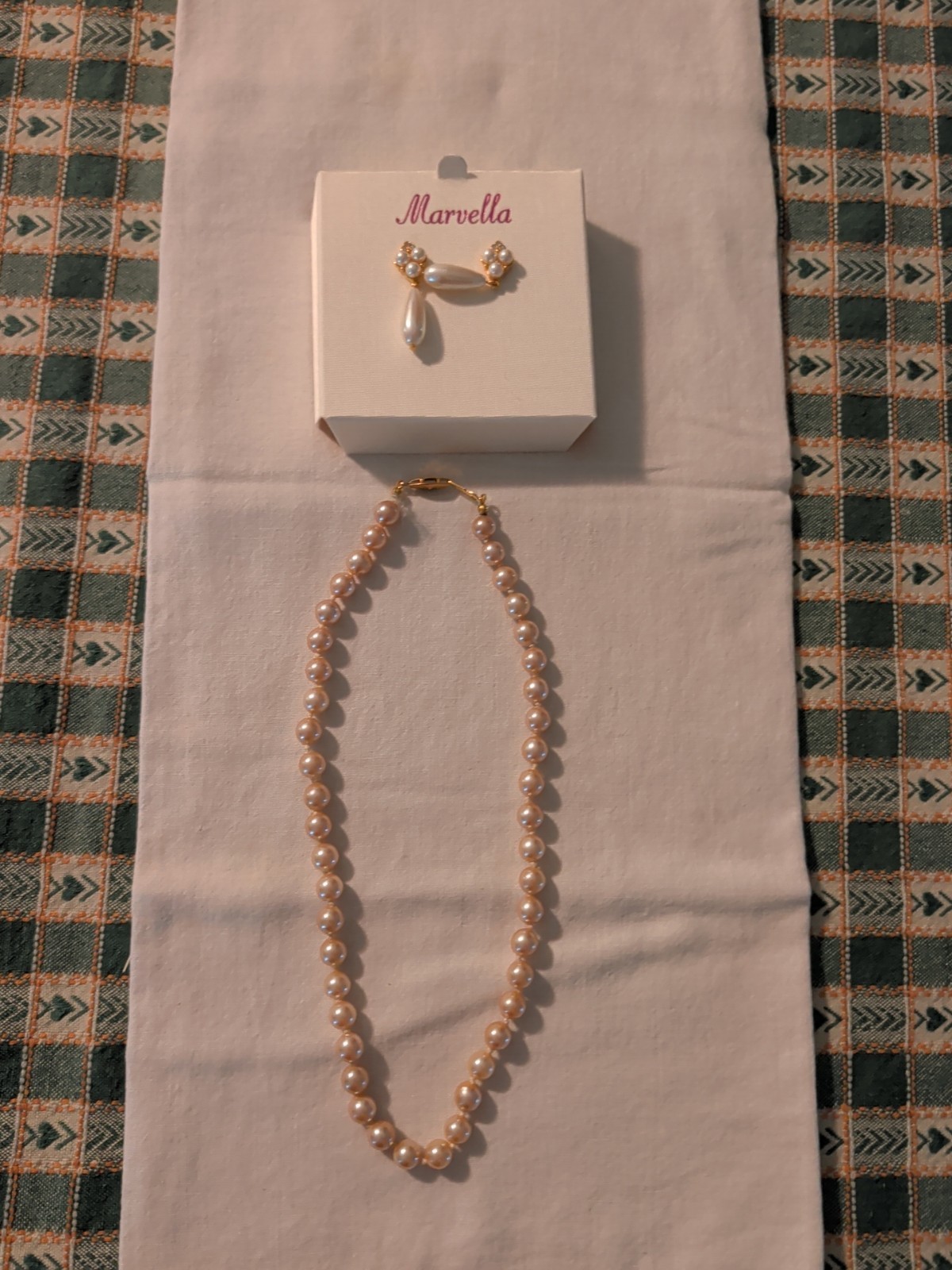 Women’s Gold-Tone Rhinestone Faux Pearl Earring and Necklace Set Vintage