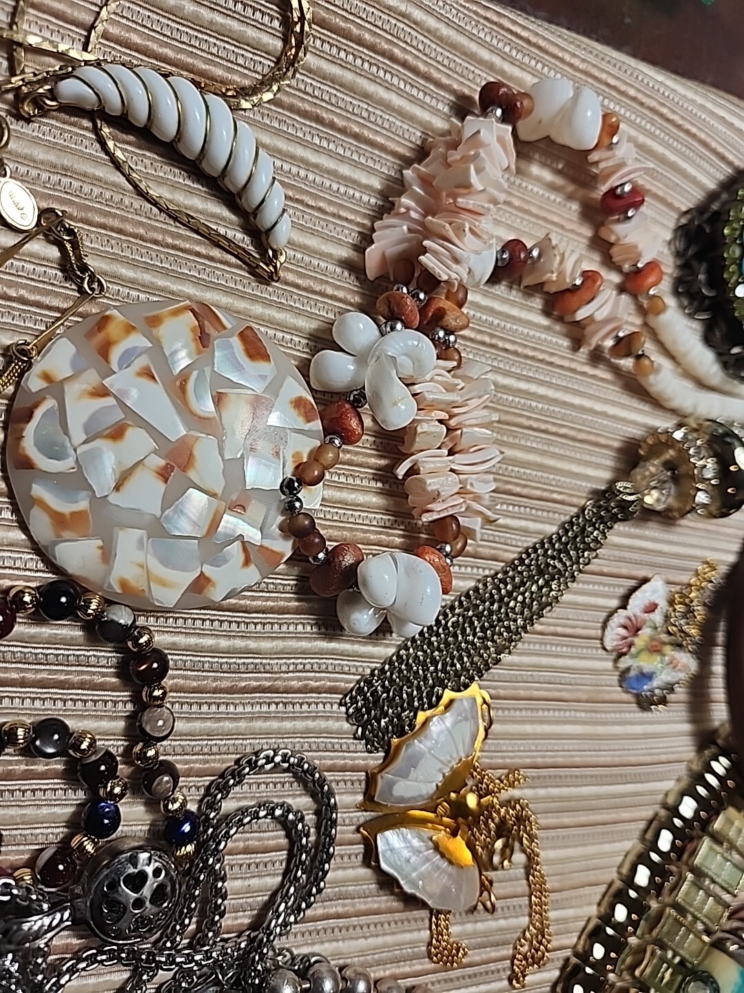 JEWELRY LOT 50+ fashion estate vintage Costume No JUNK 50s 60s 70s 80s (720)