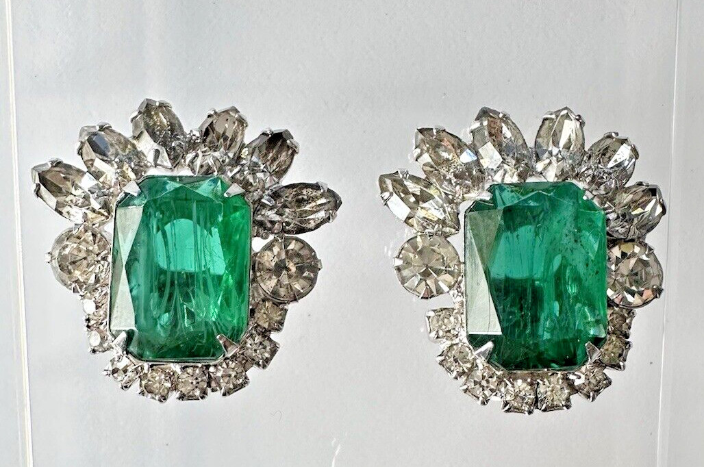 Vintage Juliana Silver Tone Flawed Emerald Crystal Rhinestone Brooch & Earrings