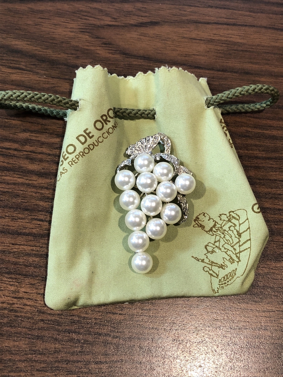 Beautiful Vintage Brooch Faux Pearl Grapes w Butterfly Museo de Oro