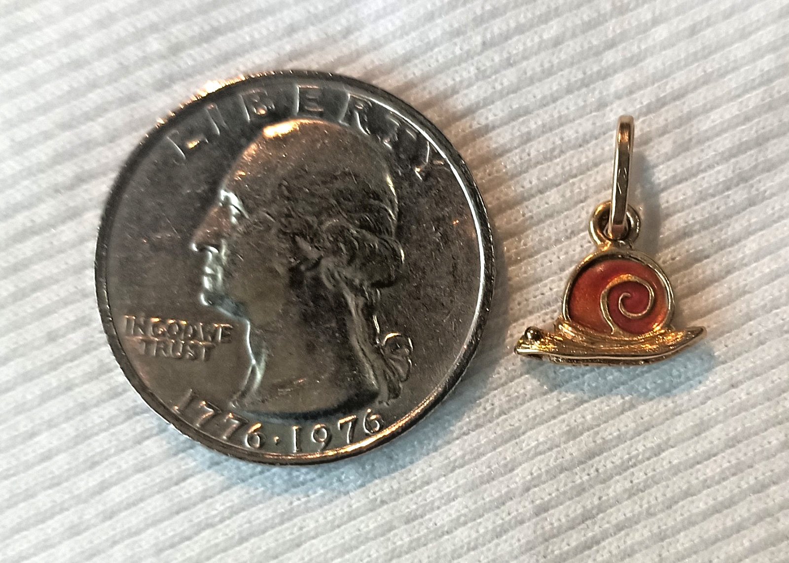 Vintage 18k Yellow Gold 750 Enameled Snail Double-sided Flat Charm (1 gram)