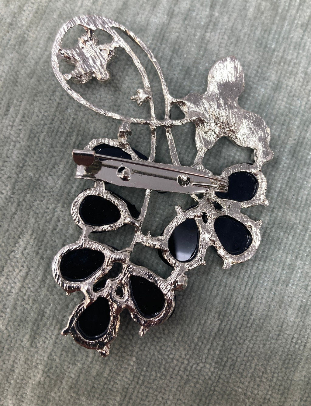 Floral Vine Brooch Silver Tone Black Faceted Teardrop Stones Rhinestone