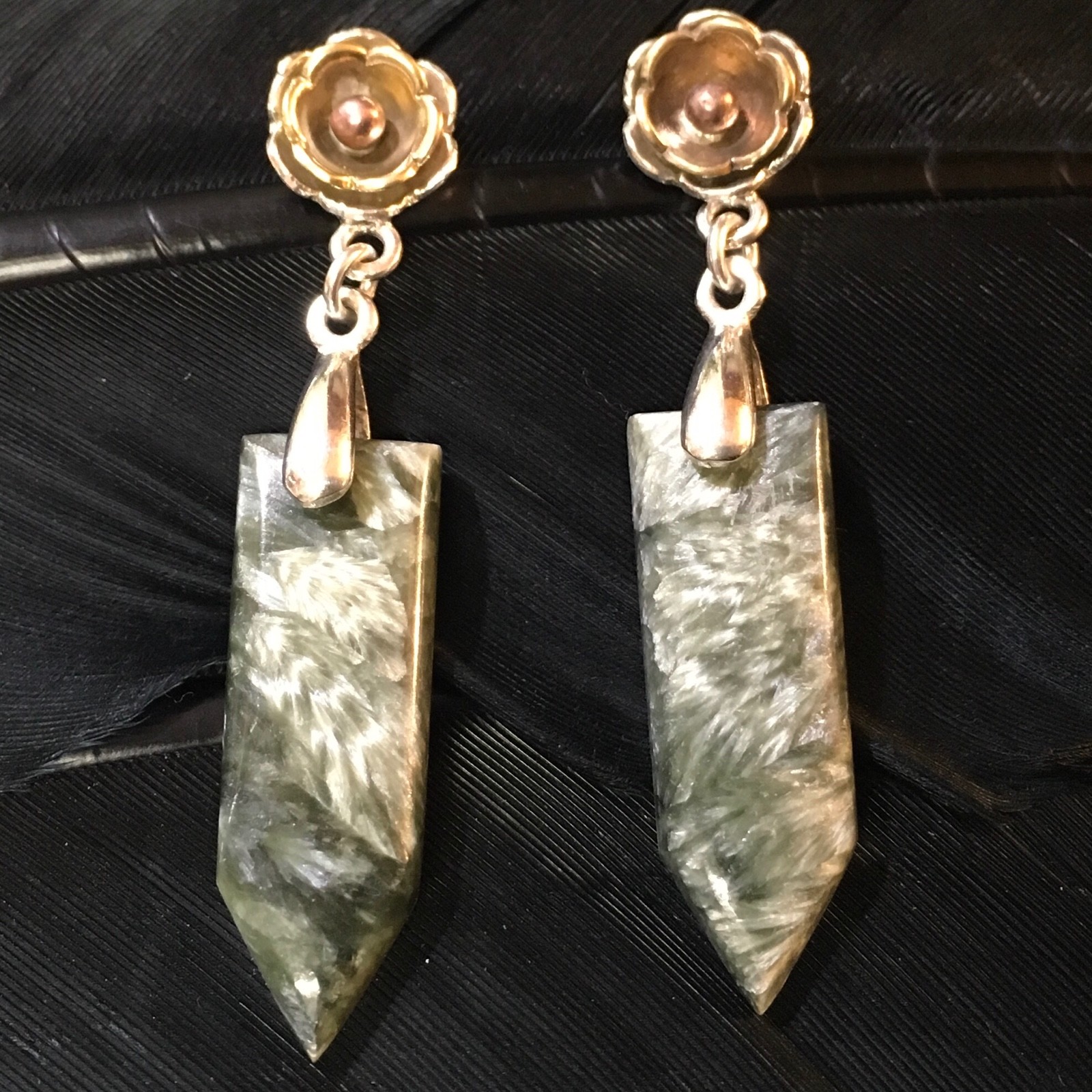 AMAZING ESTATE STERLING SILVER SERAPHINITE VERMEIL FLOWER DETAIL DANGLE EARRINGS