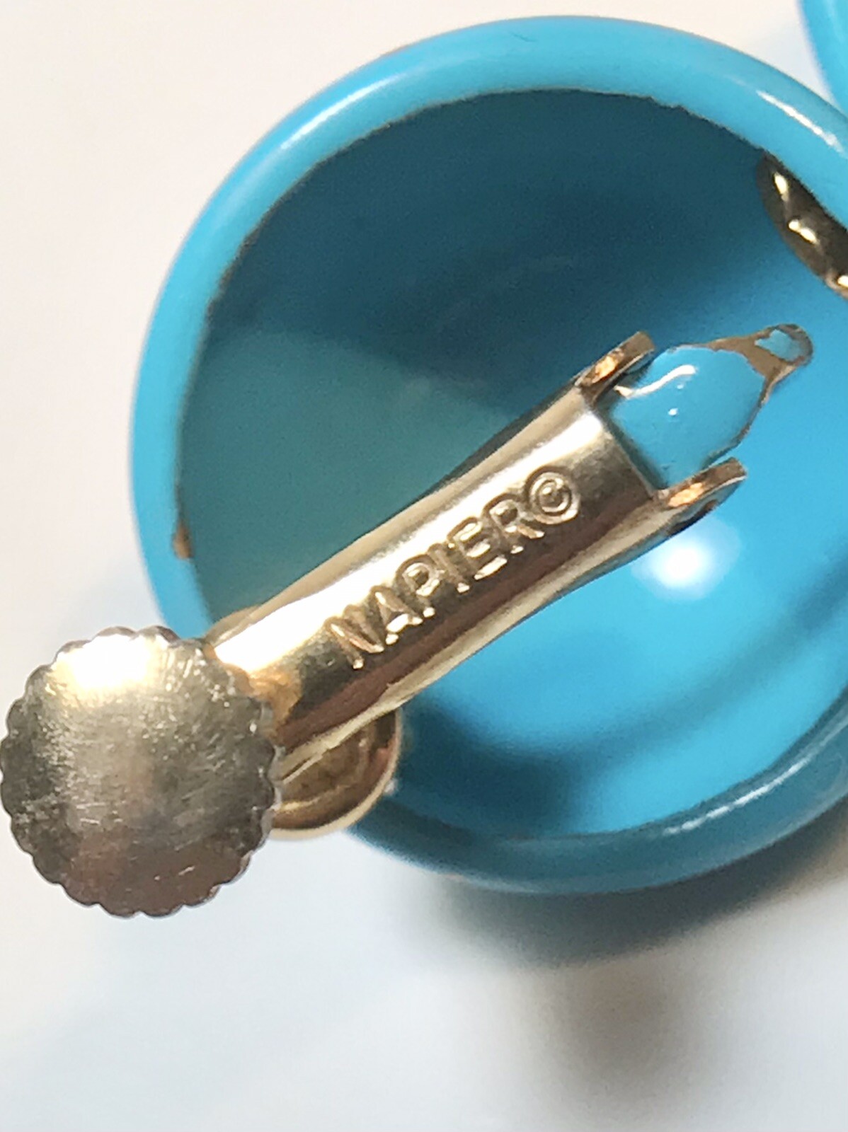 NAPIER EARLY VINTAGE TEAL BLUE & GOLDTONE CLIP ON EARRINGS LIGHT WEAR (S270)