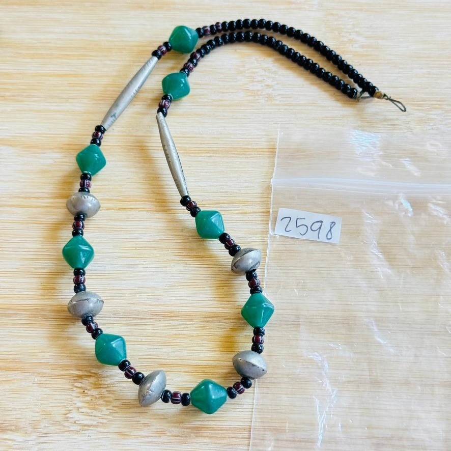 Vtg Green Glass Bicone Beaded Necklace Retro 70s Southwestern Style Chevron 19″