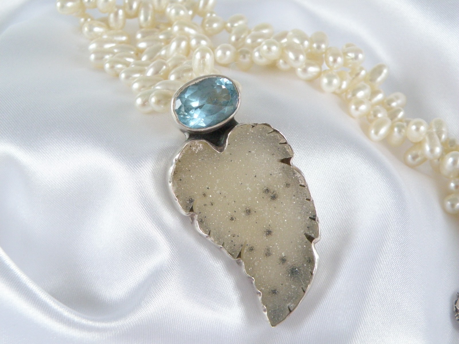Amy Kahn Russell Sterling Silver 925 Blue Topaz Large Pearl Necklace 17″