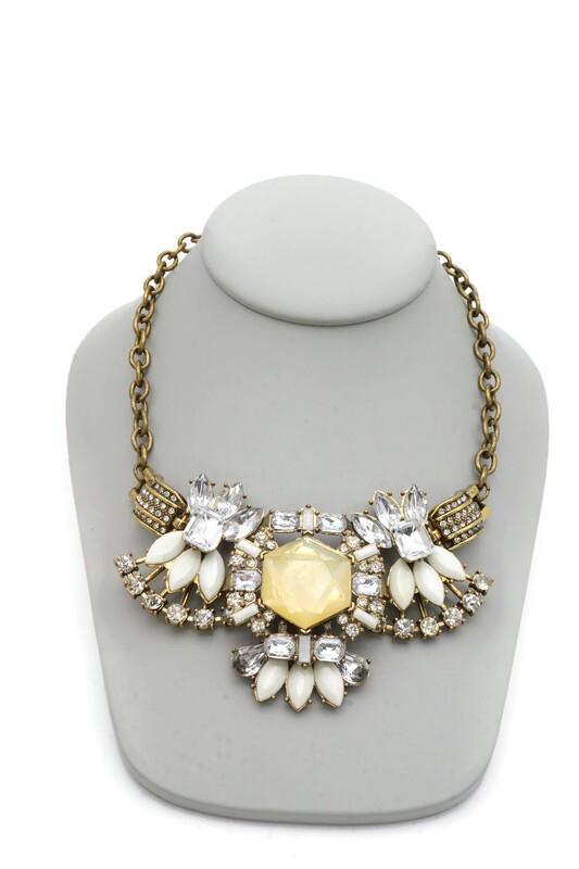 Vintage Necklace Gold Tone Crystal Acrylic 18″ A4