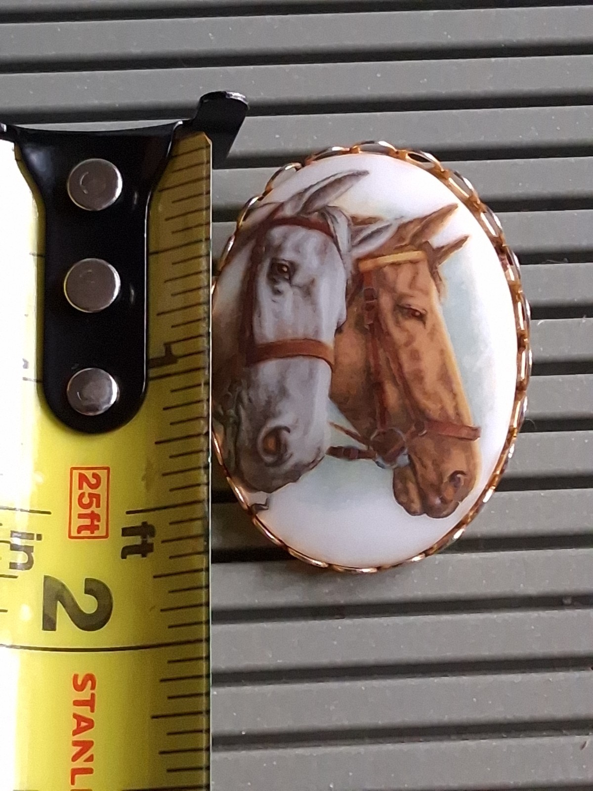 VTG Equestrian Horses Porcelain Cameo Brooch Oval Gold Tone Border Painted Pin