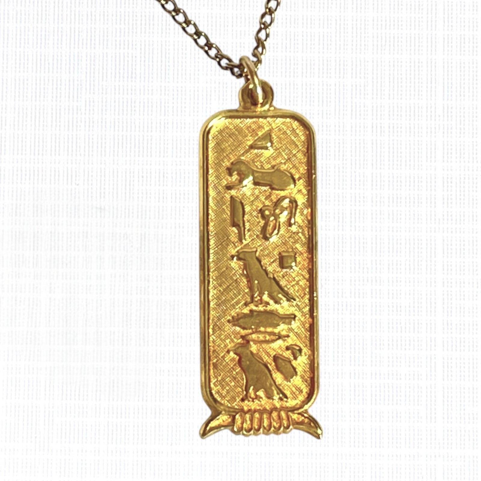 Vintage Egyptian Hieroglyphic Pendant Necklace Gold Tone Cartouche Charm 24″