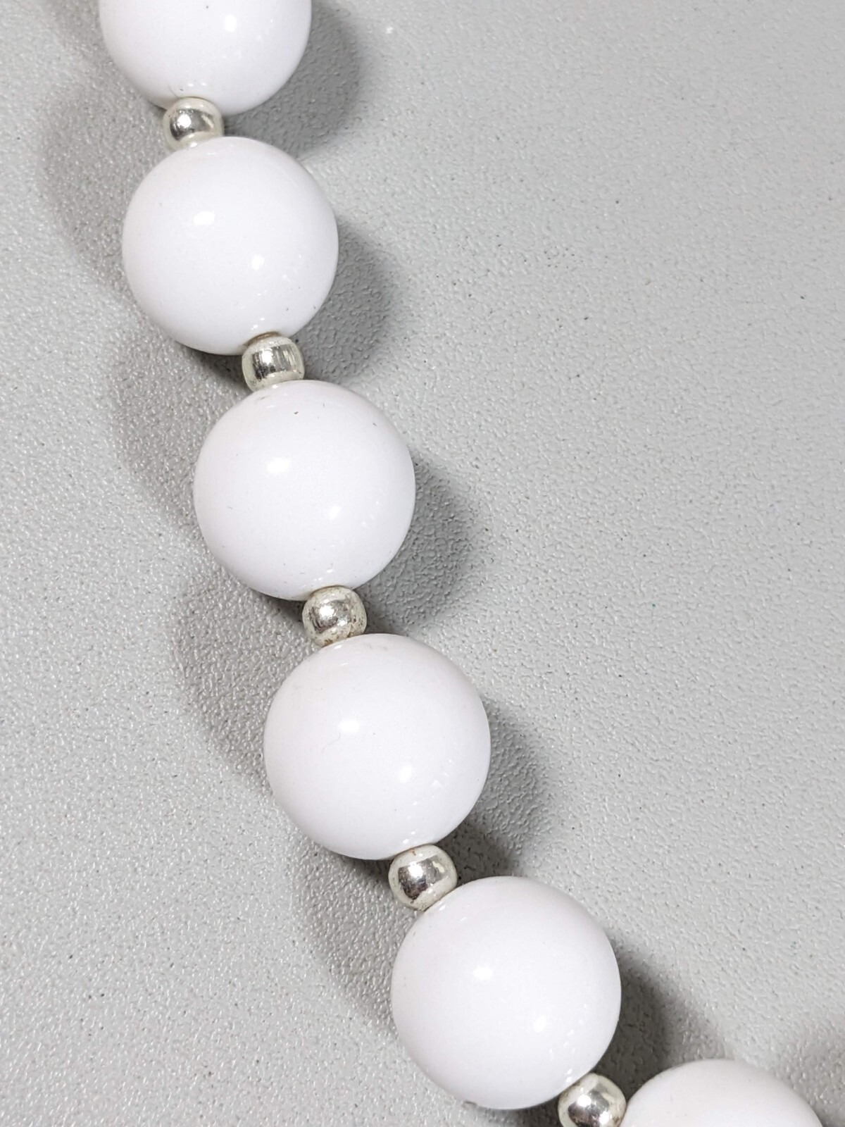 Silver Tone White Round Acrylic Bead 15mm Chunky Necklace 17.5 inches