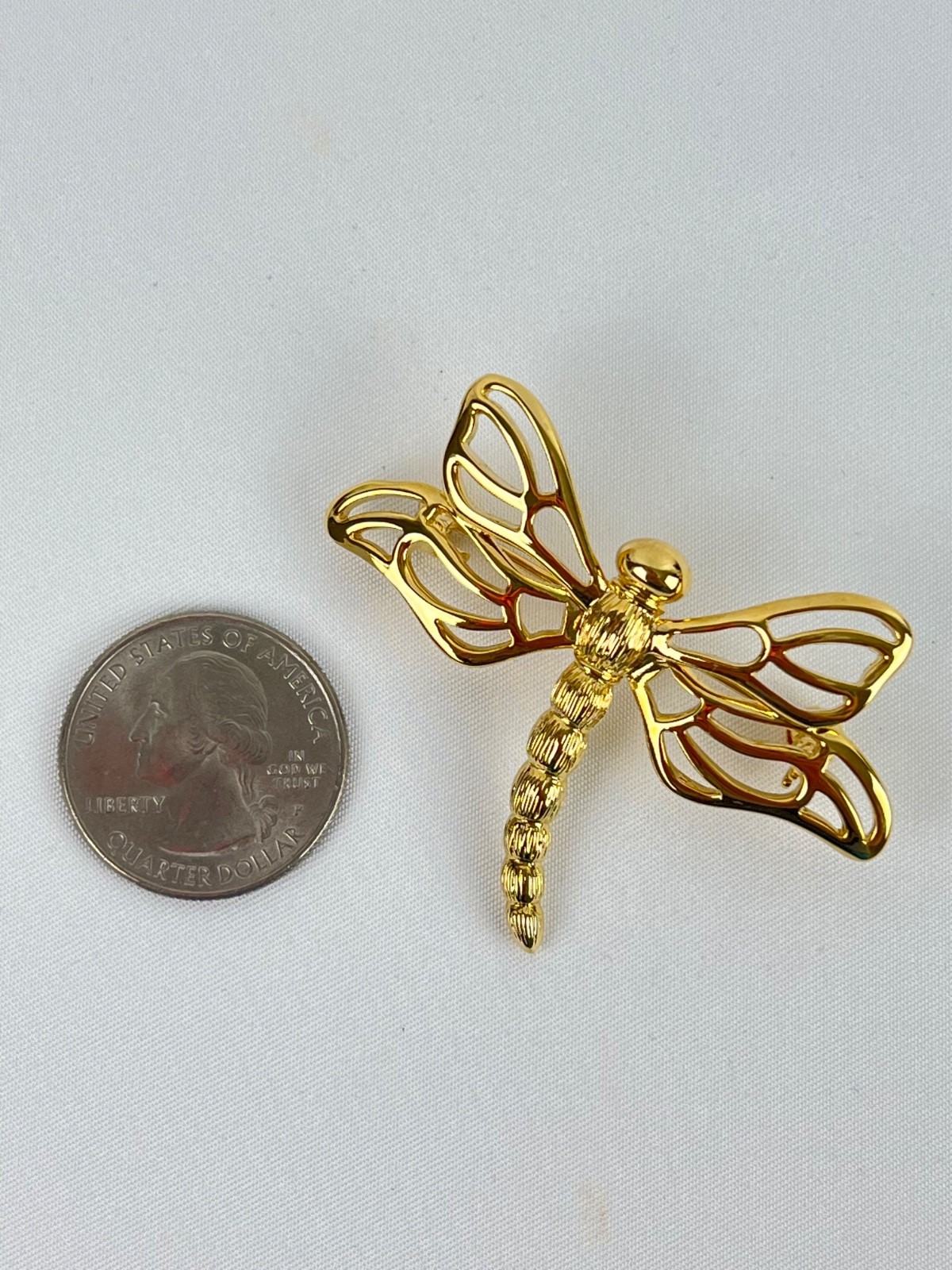 Lovely Vintage Fashion Gold Tone Wings Dragonfly Brooch Pin 1 3/4″ x 2″ Size