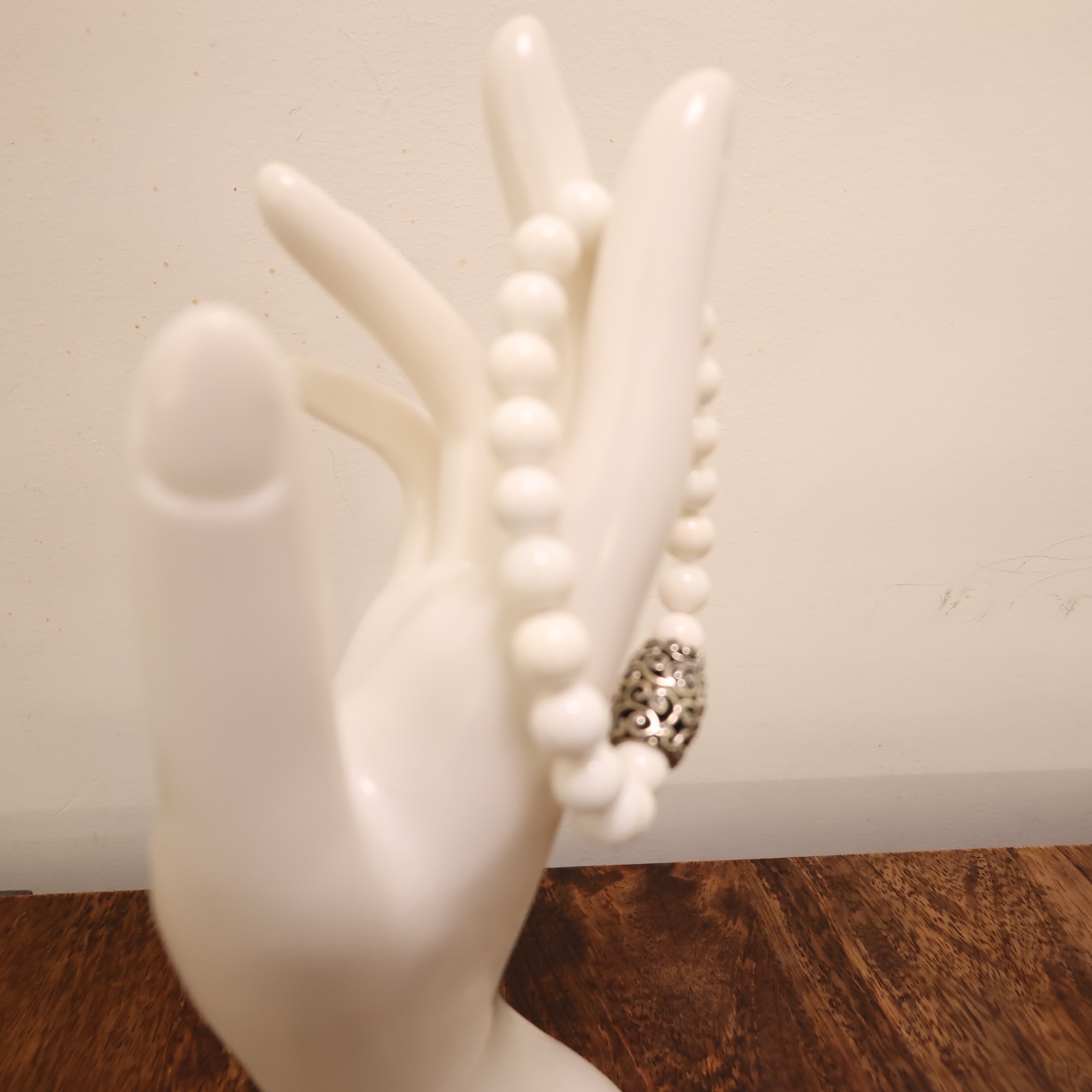 Carolyn Pollack bracelet Relios white agate beads silver magnetic clasp 6.75in