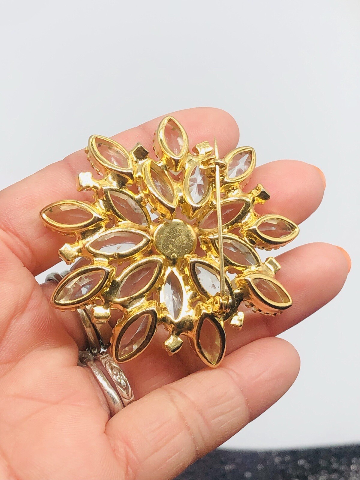 Vtg JULIANA Clear Glass Rhinestone Flower Gold Tone Open Back Pin Brooch