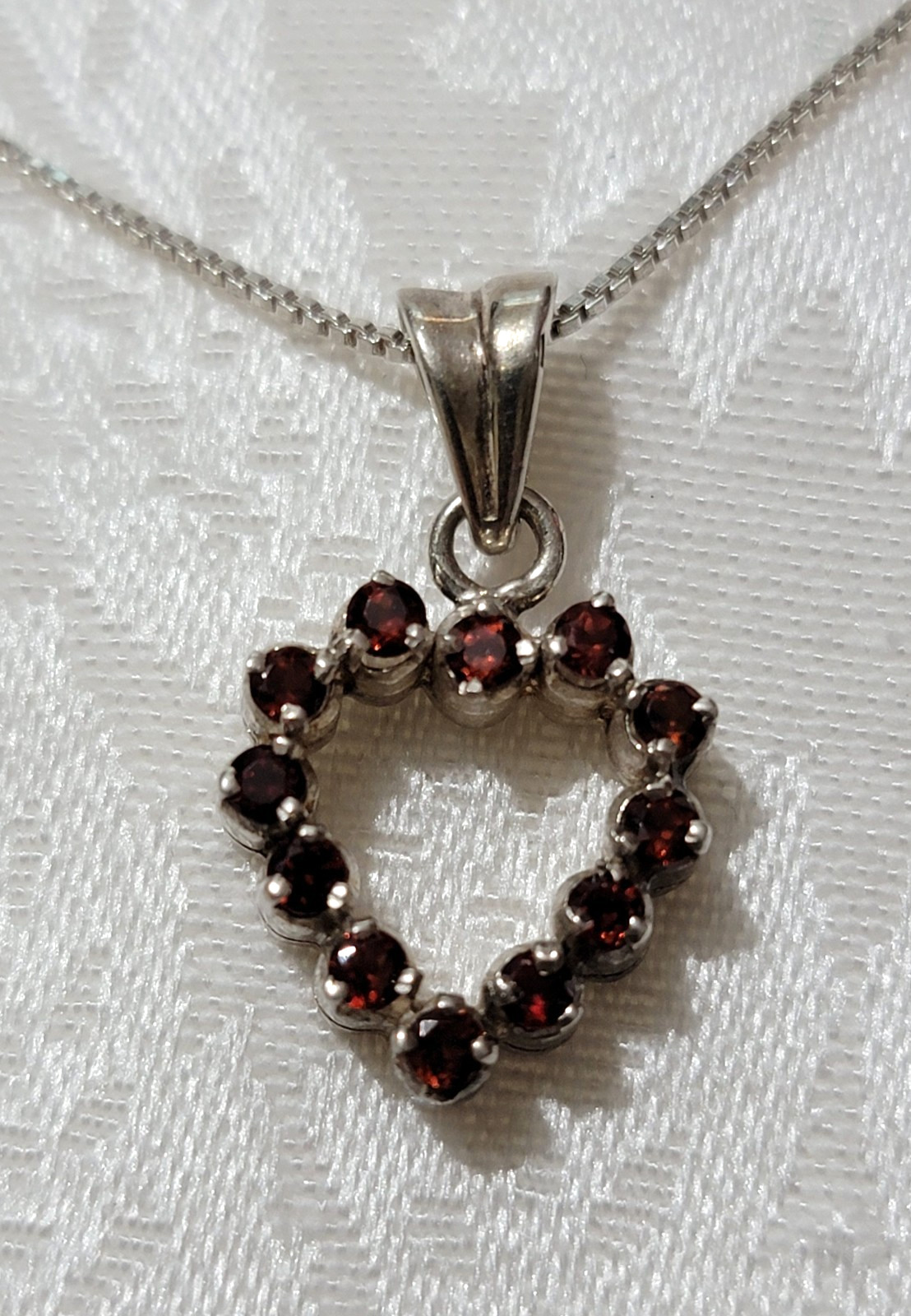 VTG 925 HEART PENDENT CLEAR RED STONES OUTLINE W/ 925 ITALY 20″ CHAIN NECKLACE