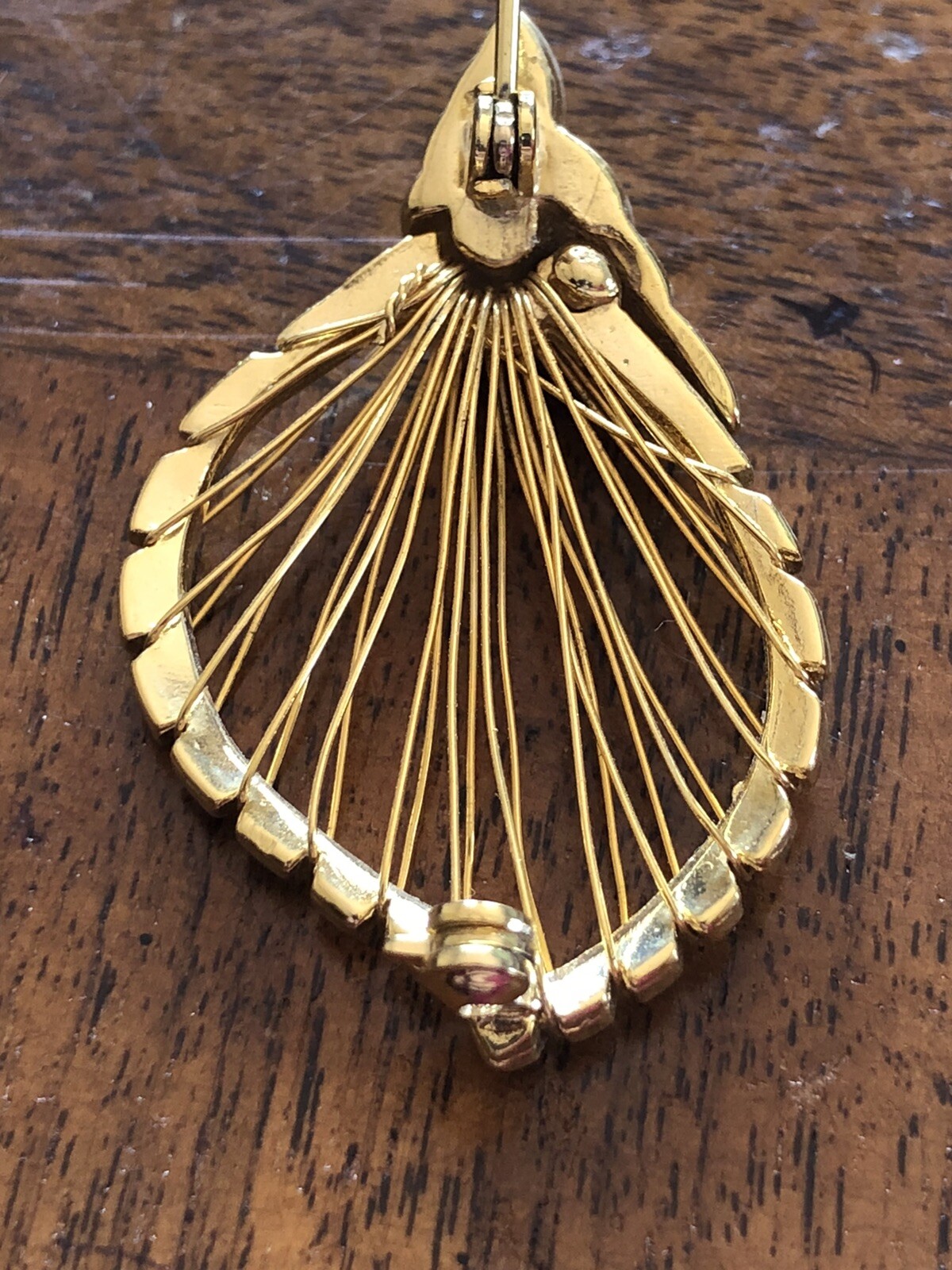 Vintage Brooch Gold Tone Wire Sea Shell Pin Figural Beach Fashion Conch Gift