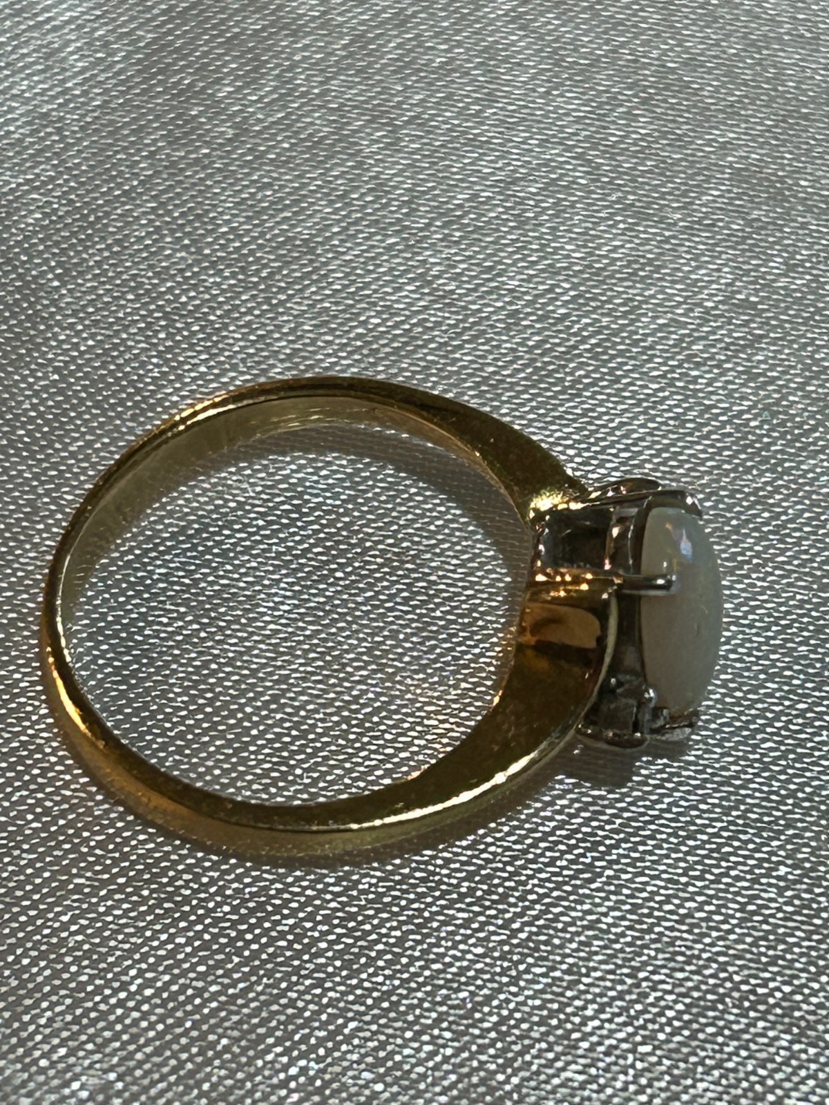 VINTAGE LADIES 14KT GOLD OPAL DAIMOND RING APROXX 6 INCH 2.8 GRAMS HAS CRAZING