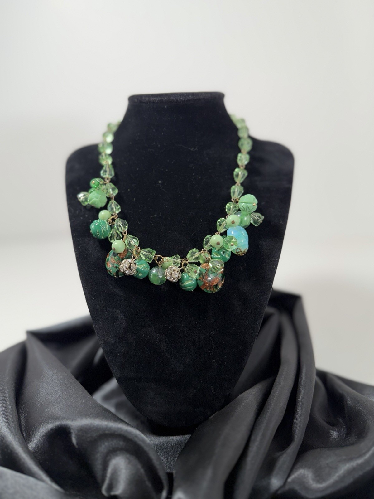 Stunning Vintage Green Bauble Faceted Czech Glass Necklace 16”