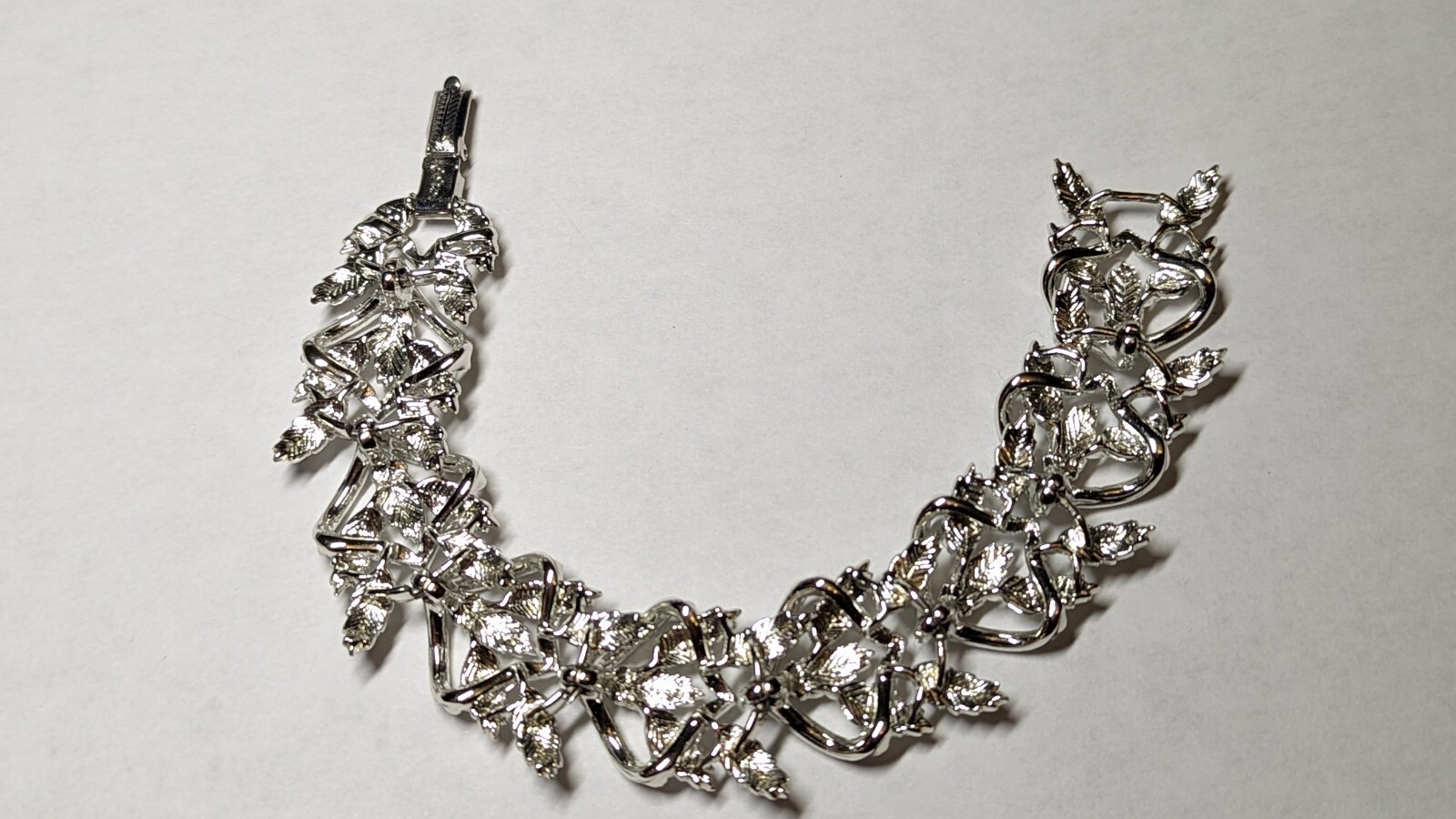VINTAGE CORO BRACELET SIGNED ABOUT 7 1/2″ LONG
