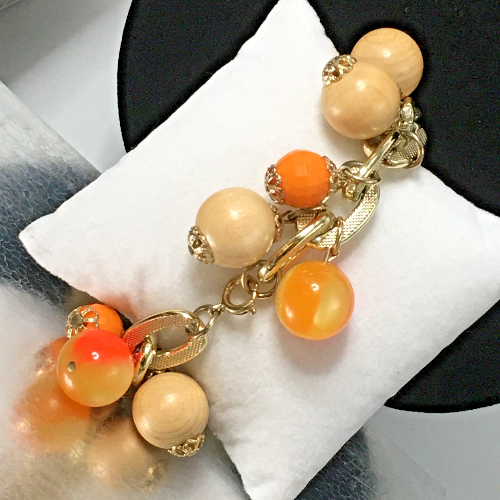 1960s VTG Chunky Multicolor Beaded Cha Cha Bracelet Lucite and Wood 8″