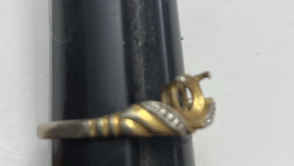 Vintage Lind 14KTHGE -NO MAIN STONE-CZ Ring Illusion Swirl On Each Side Sz 8.5