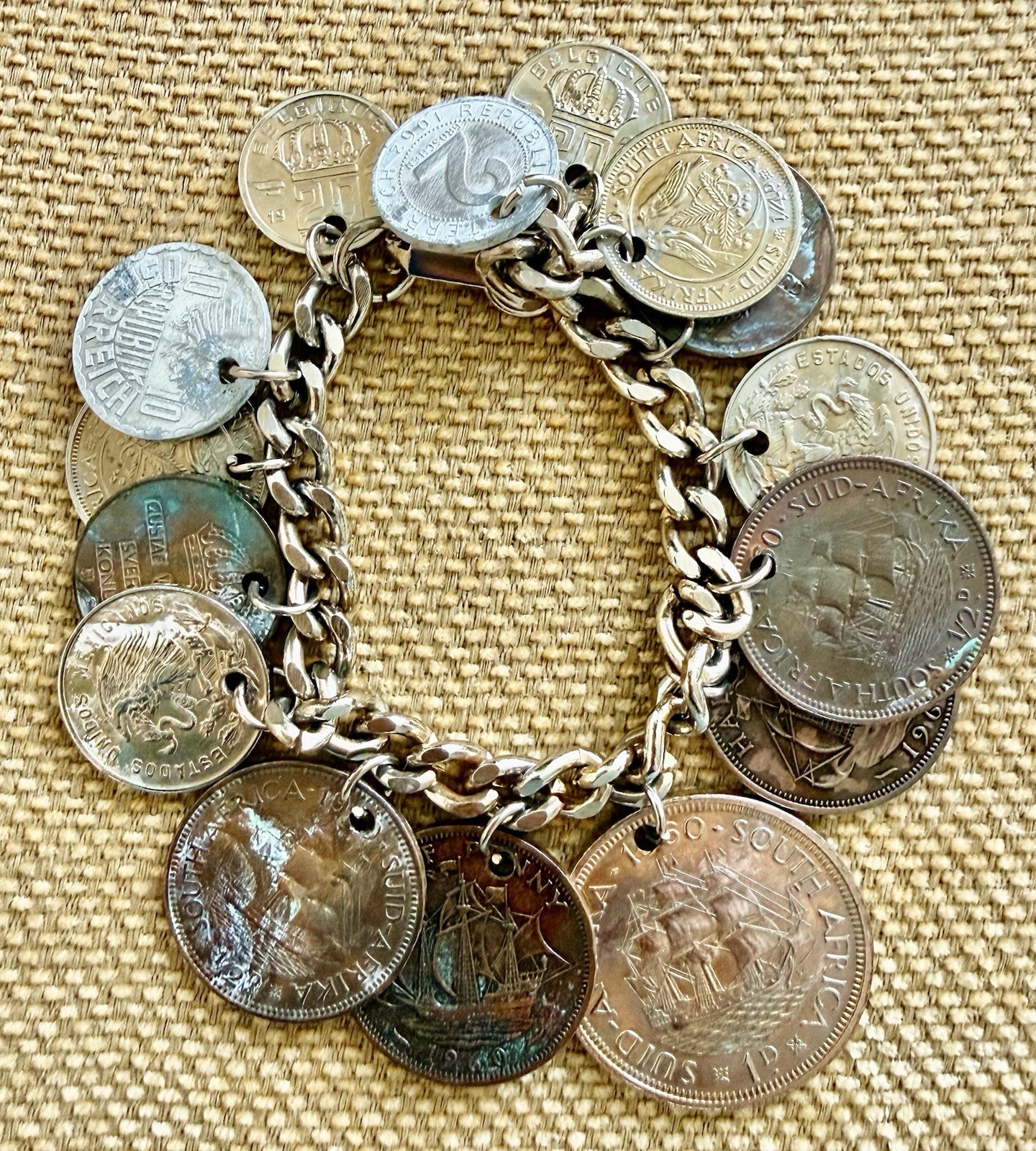 1 Vintage Foreign Coin Charm Bracelet With 15 Vintage Coins
