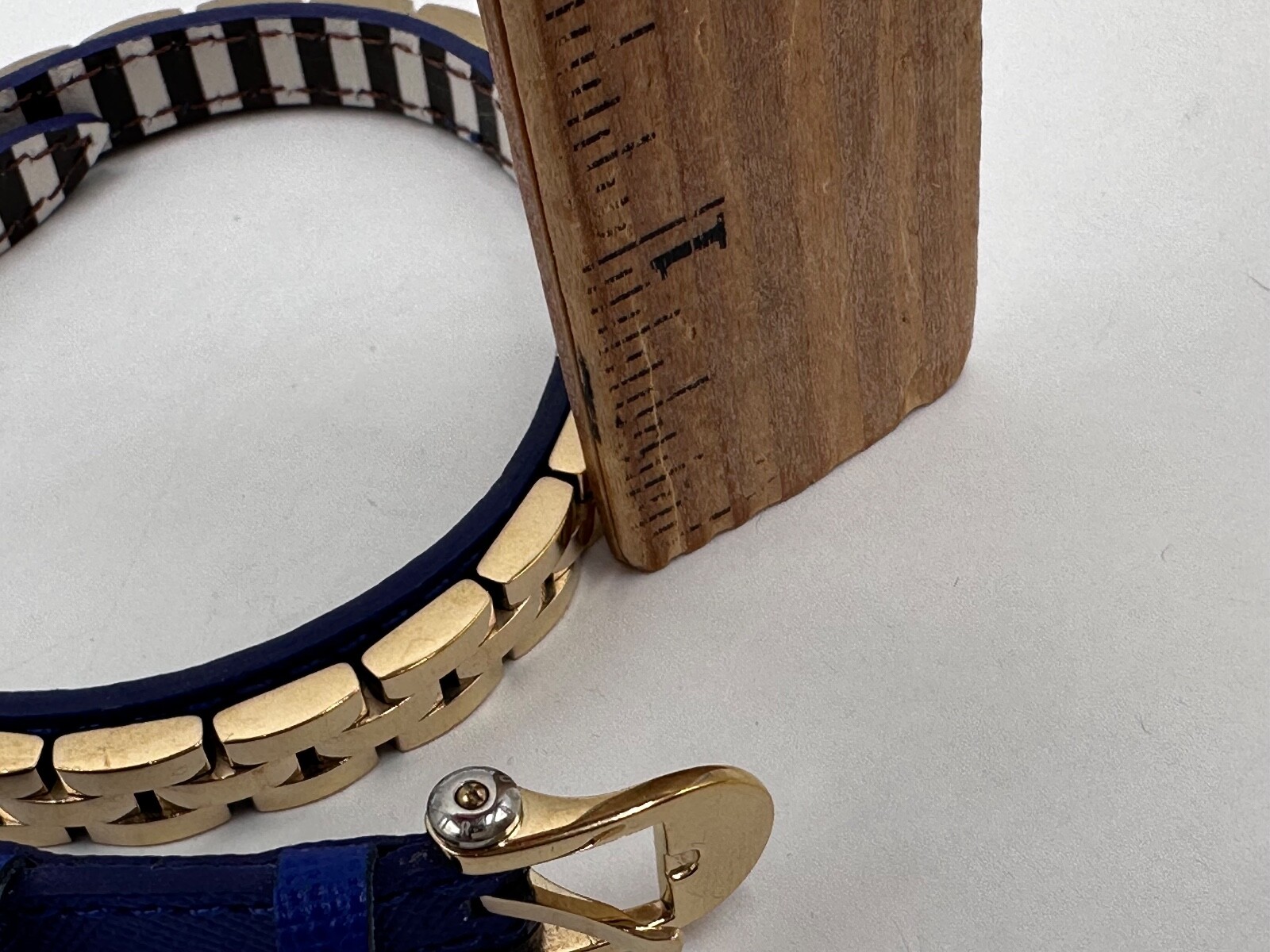 HENRI BENDEL SIGNED GOLD PLATED BUCKLE LEATHER NECKLACE BRACELET SAMPLE BELT 22″