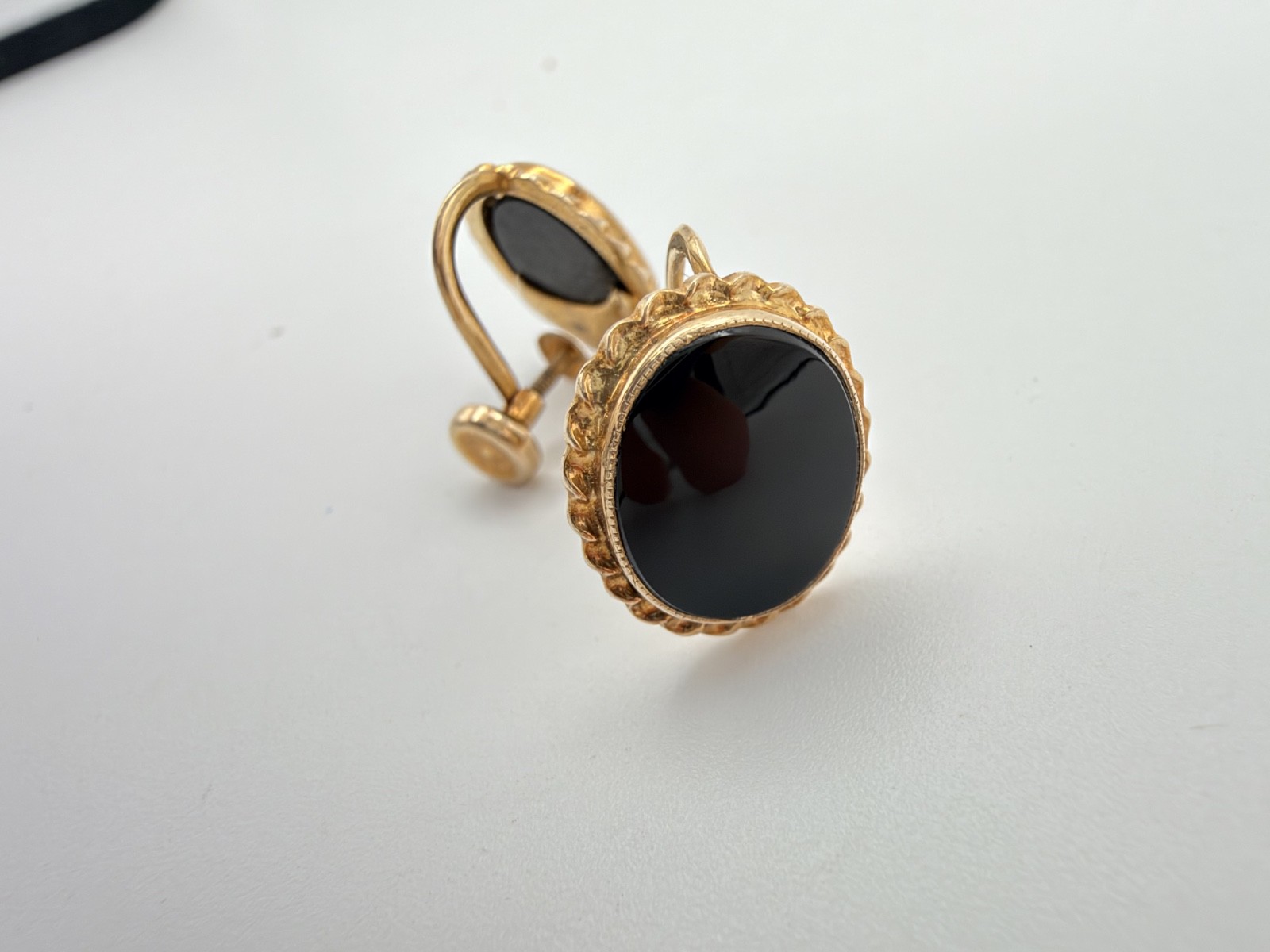 Vintage BDA 10K Gold Black Onyx Screw Back Earrings Oval Cabochon Estate 3.12g