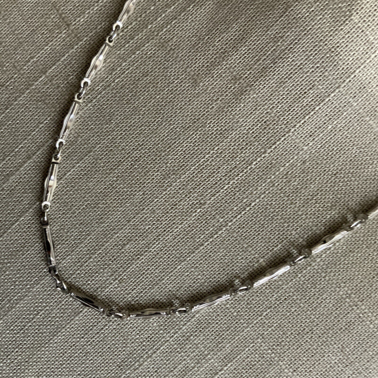 Vintage 70s etched textured bar link chain in silver tone metal