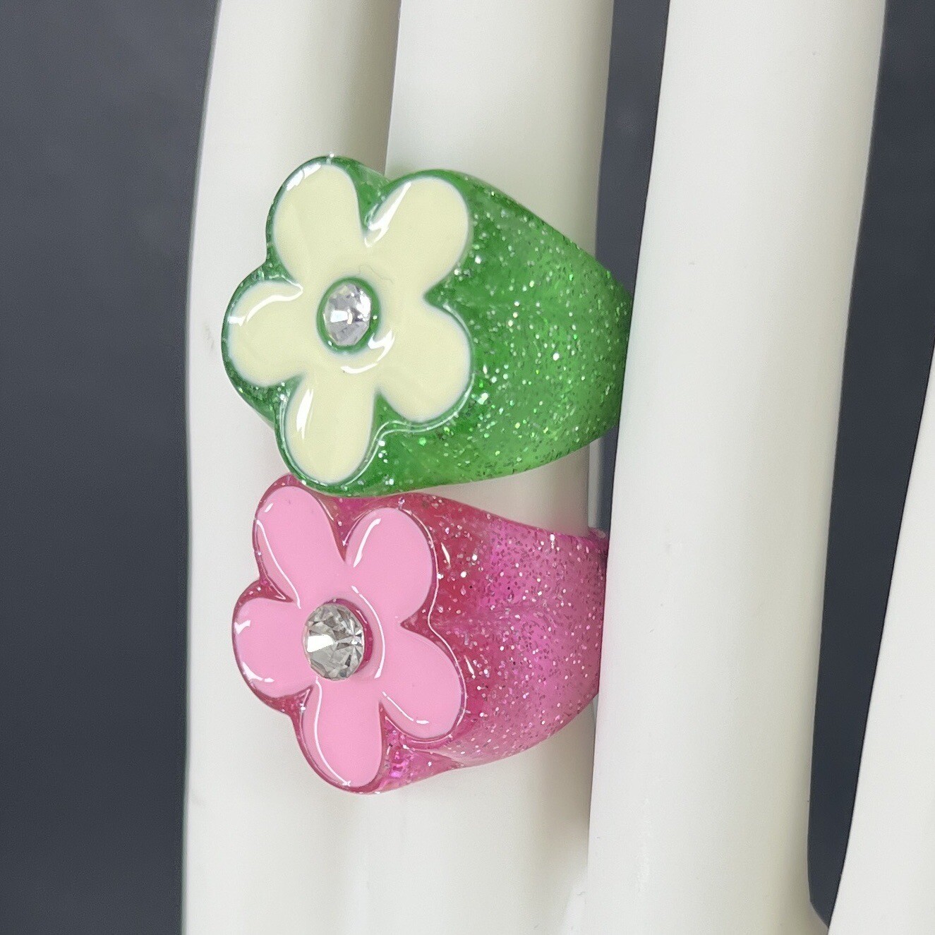 Chunky Lucite Flower Rings Rhinestone Pink Green Glitter Size 7 Retro Daisy Set