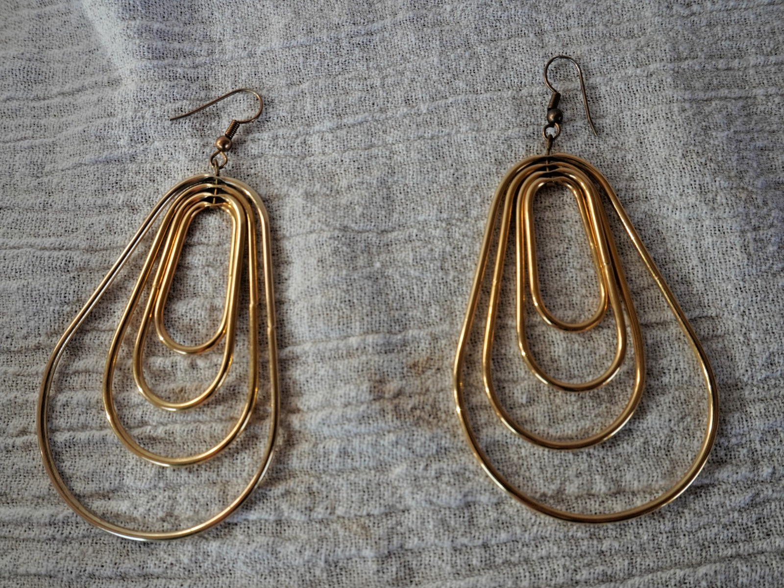 1980s Vintage Gold Tone Concentric Oval Kinetic Statement Pierced Earrings