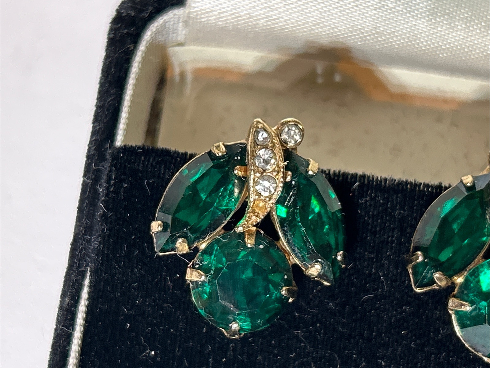 Vntg Eisenberg Ice Earrings Dark Green Rhinestone Clip Missing 1 Rhinestone (c7)