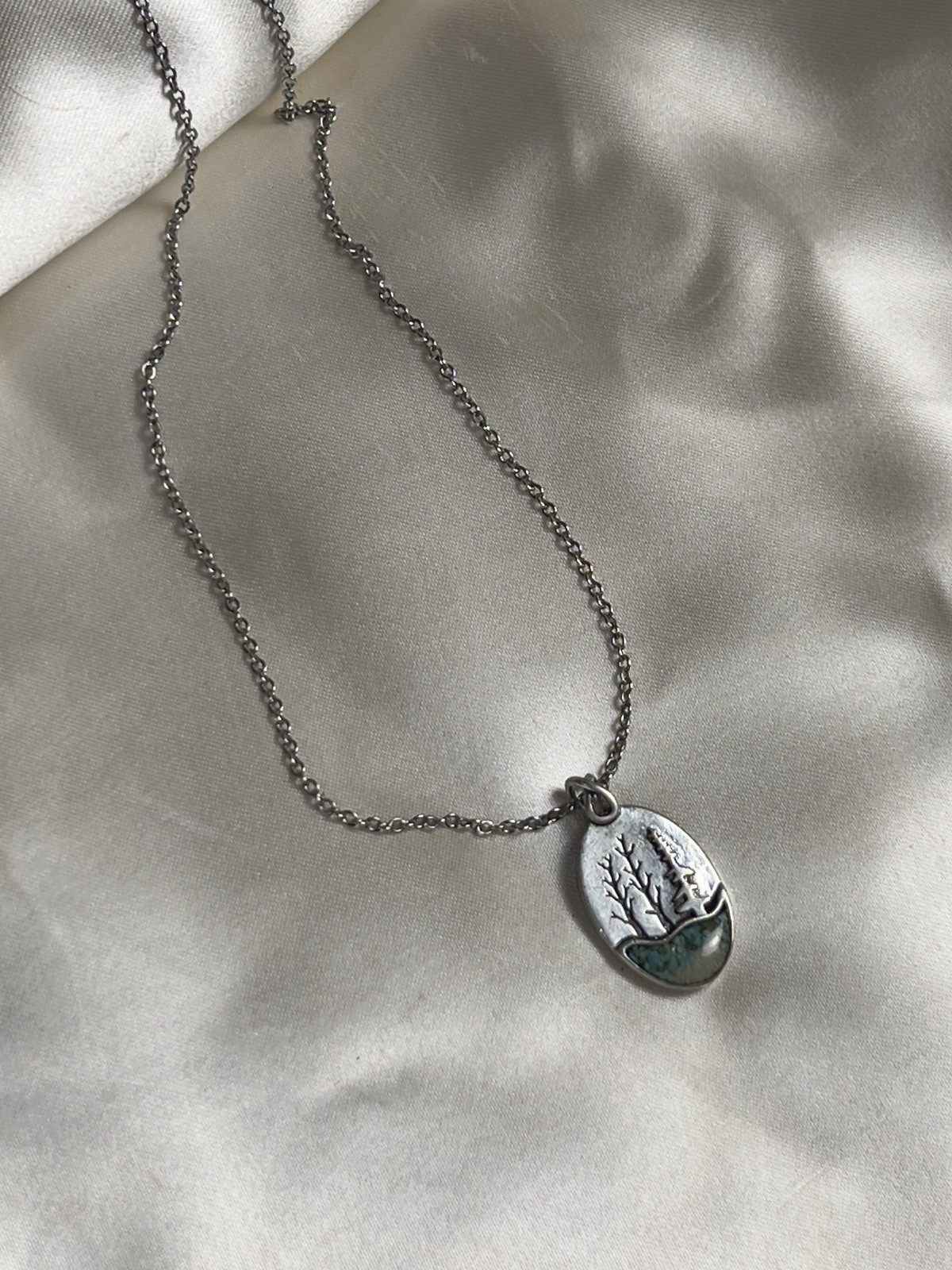 Vintage Silver-Tone Nature Scene Necklace – Adjustable 18–22 Inches